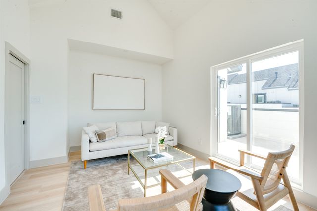 512 N Lancaster Street 6, Dallas, TX 75203