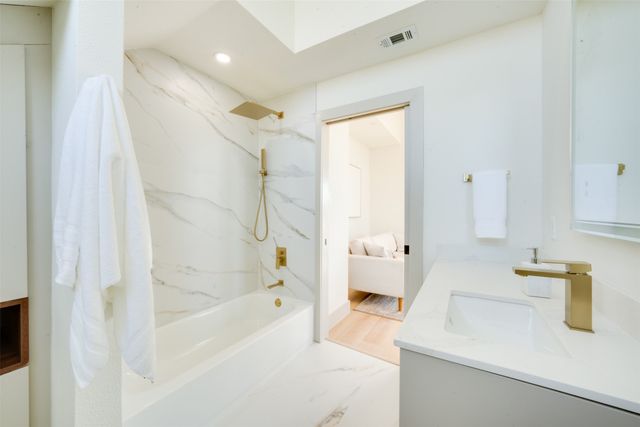 512 N Lancaster Street 6, Dallas, TX 75203