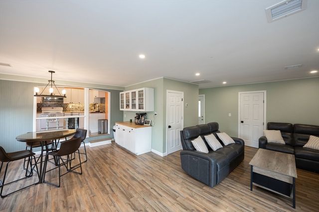 321 Winthrop St, Rehoboth, MA 02769