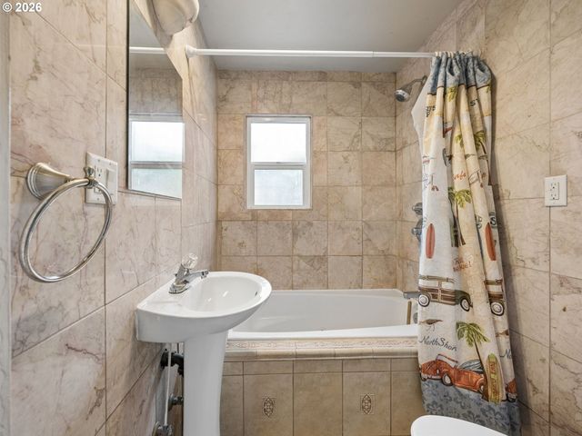 14221 Se WOODLAND Way, Milwaukie, OR 97267