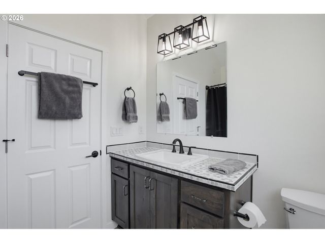 2414 Ne 121ST St, Vancouver, WA 98686