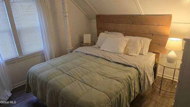 35 Eastholm Road, Schenectady, NY 12304