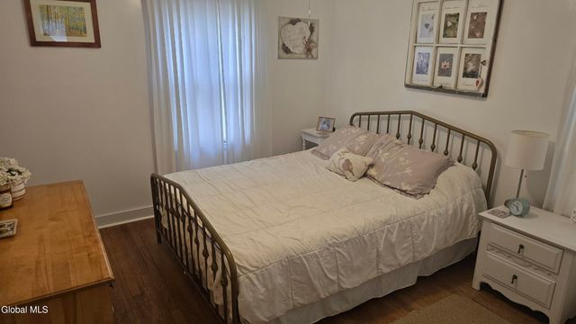 35 Eastholm Road, Schenectady, NY 12304