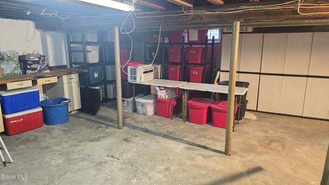 35 Eastholm Road, Schenectady, NY 12304