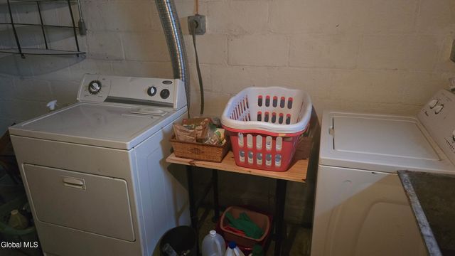 35 Eastholm Road, Schenectady, NY 12304