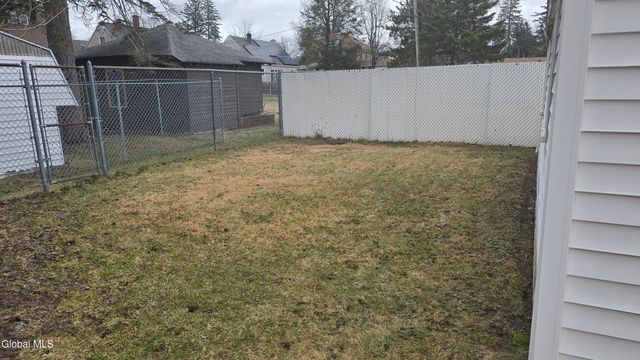 35 Eastholm Road, Schenectady, NY 12304