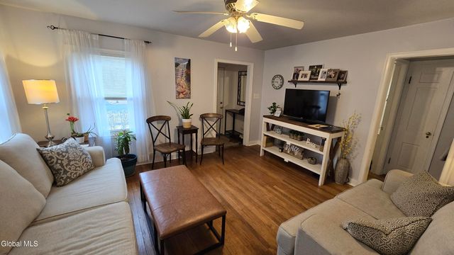 35 Eastholm Road, Schenectady, NY 12304