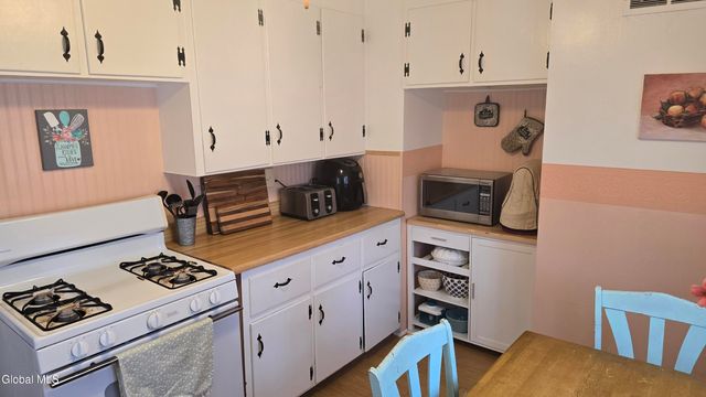 35 Eastholm Road, Schenectady, NY 12304