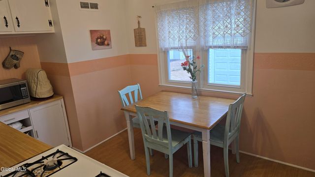 35 Eastholm Road, Schenectady, NY 12304