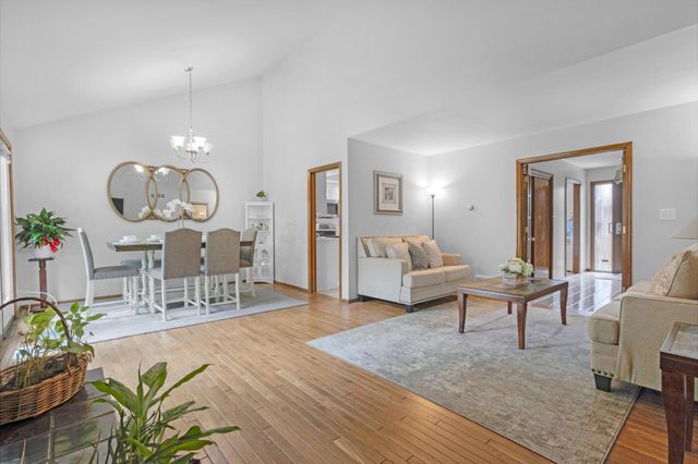2049 Willow Glen Lane, B, Columbus, OH 43229