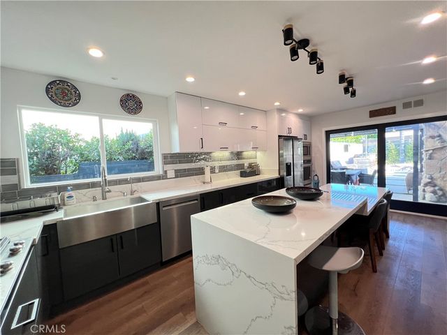 30564 Mainmast Drive, Agoura Hills, CA 91301