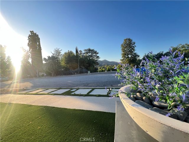 30564 Mainmast Drive, Agoura Hills, CA 91301