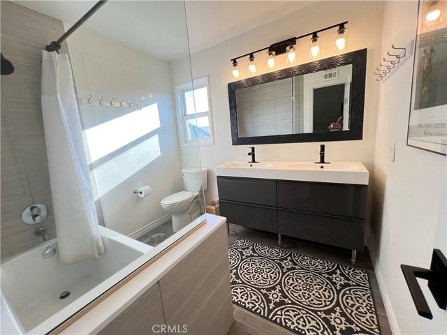 30564 Mainmast Drive, Agoura Hills, CA 91301
