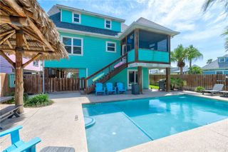 616 Sandcastle Dr, Port Aransas, TX 78373