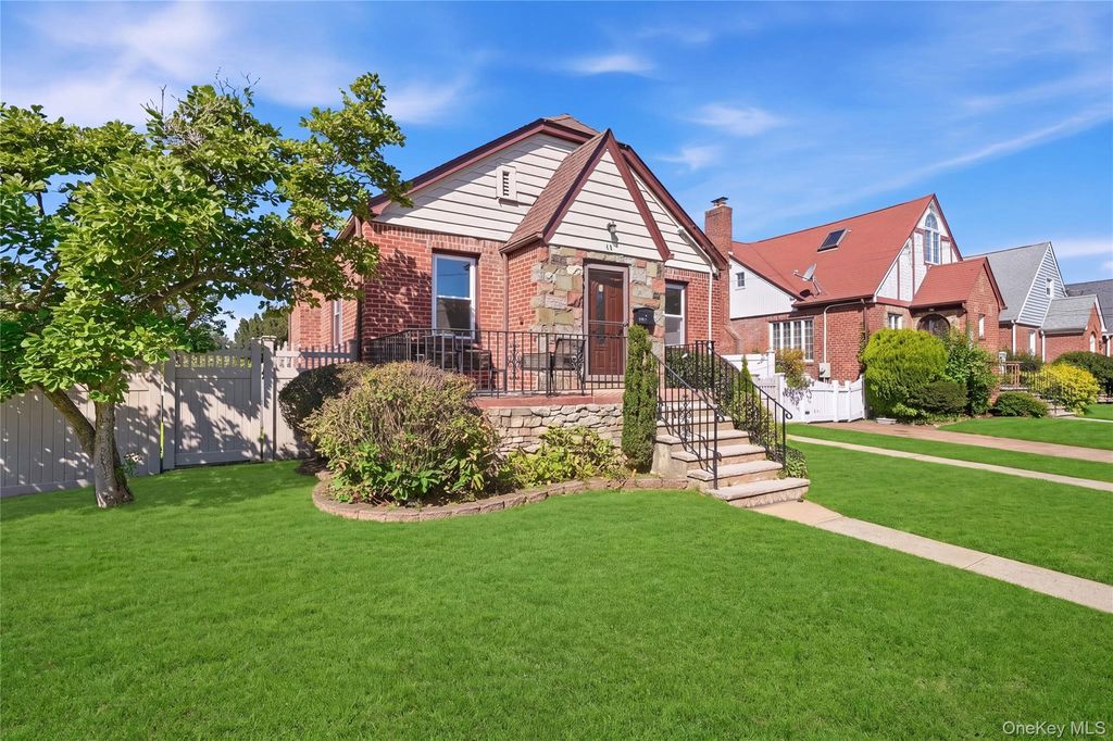 48 Central Boulevard, Merrick, NY 11566 — photo 2