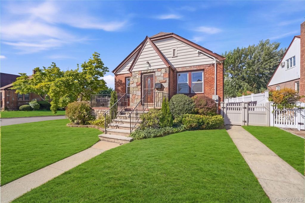 48 Central Boulevard, Merrick, NY 11566 — photo 4