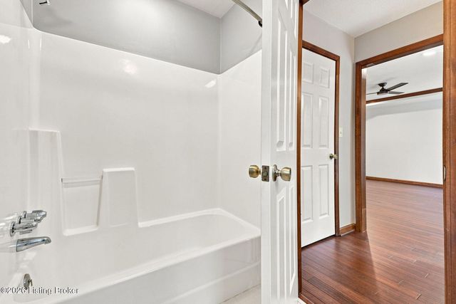 13201 Snowden Valley, Goshen, KY 40026