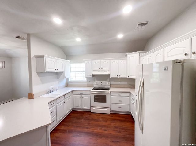 2106 GENEVA ST, Castroville, TX 78009