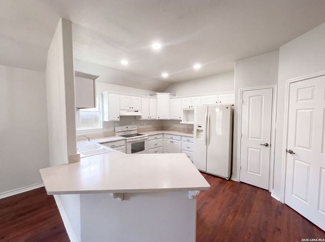 2106 GENEVA ST, Castroville, TX 78009