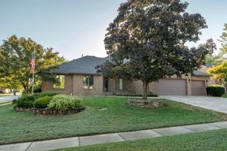 4550 S Parkhill Avenue, Springfield, MO 65810