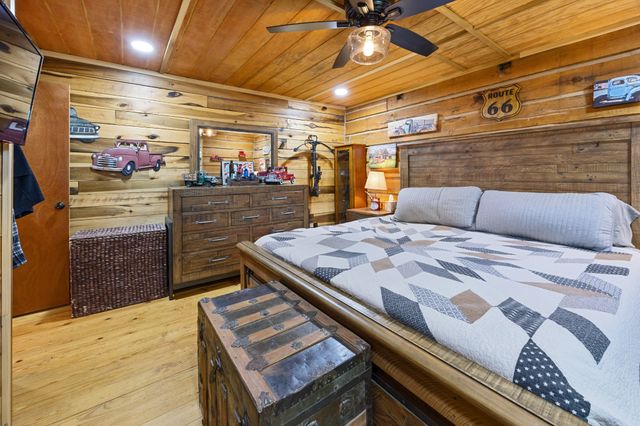 201 Bell Memorial Dr, Estill Springs, TN 37330