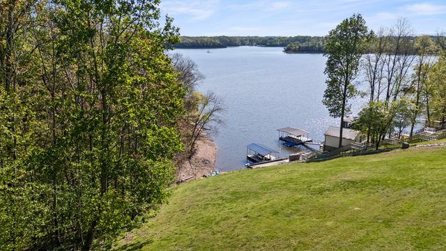 201 Bell Memorial Dr, Estill Springs, TN 37330