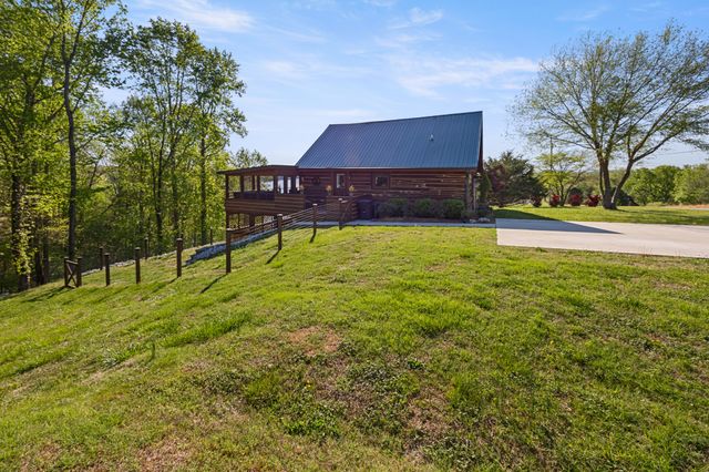 201 Bell Memorial Dr, Estill Springs, TN 37330