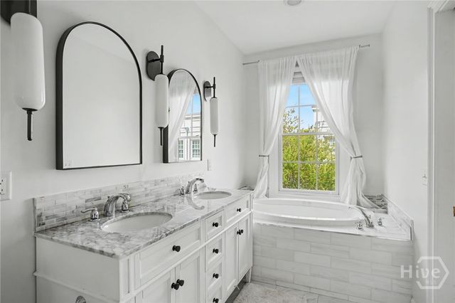 340 W Jones Street, Savannah, GA 31401