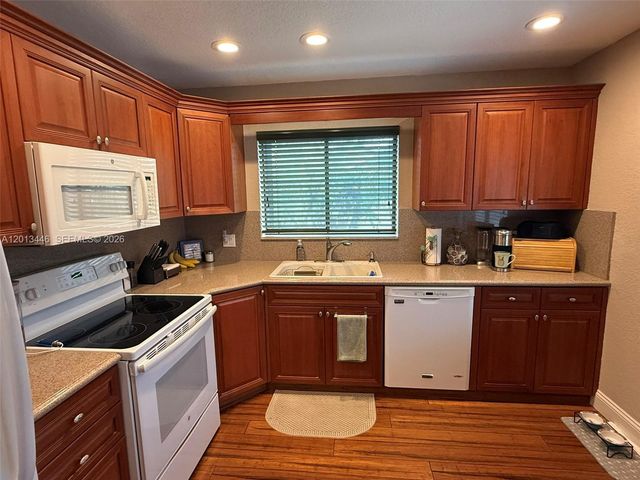 21 Lexington Ln W H, Palm Beach Gardens, FL 33418