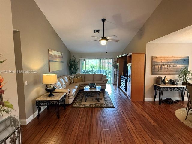 21 Lexington Ln W H, Palm Beach Gardens, FL 33418