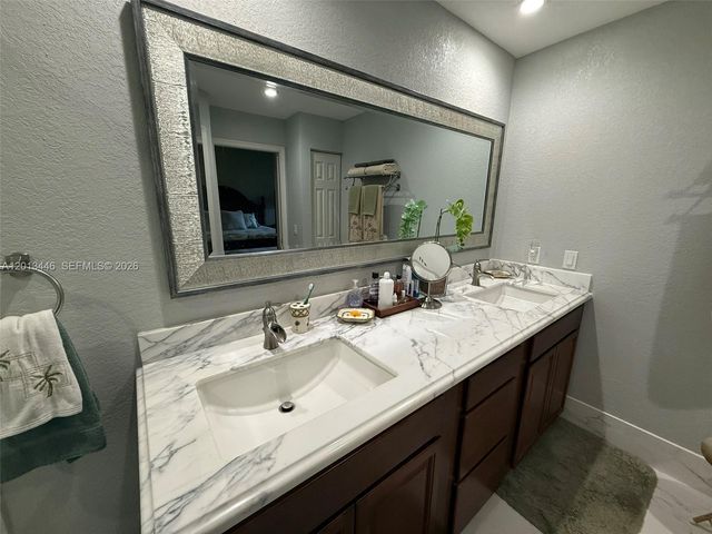 21 Lexington Ln W H, Palm Beach Gardens, FL 33418