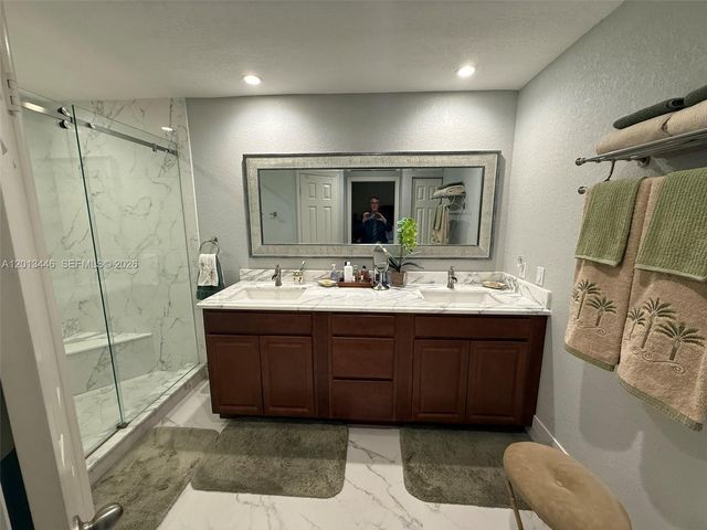 21 Lexington Ln W H, Palm Beach Gardens, FL 33418