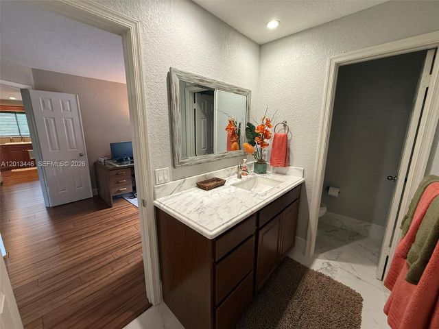 21 Lexington Ln W H, Palm Beach Gardens, FL 33418