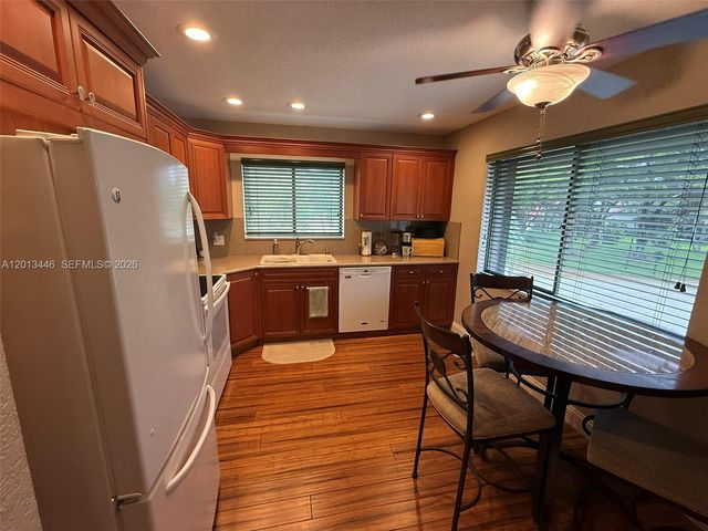 21 Lexington Ln W H, Palm Beach Gardens, FL 33418