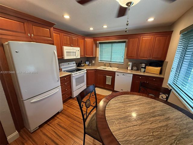 21 Lexington Ln W H, Palm Beach Gardens, FL 33418