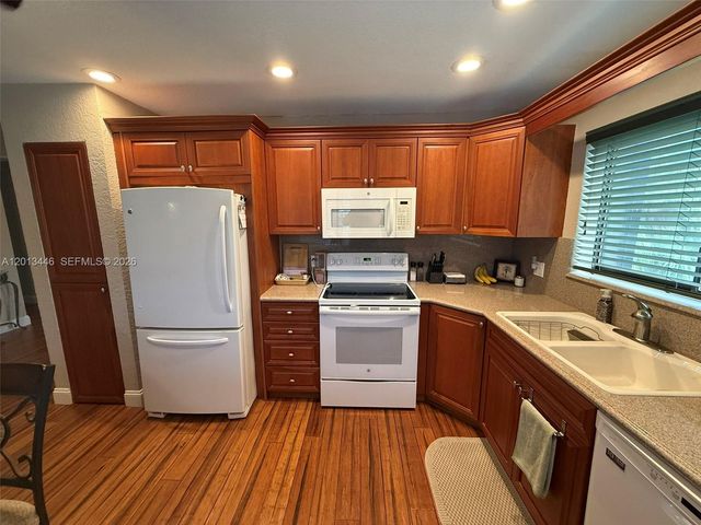 21 Lexington Ln W H, Palm Beach Gardens, FL 33418