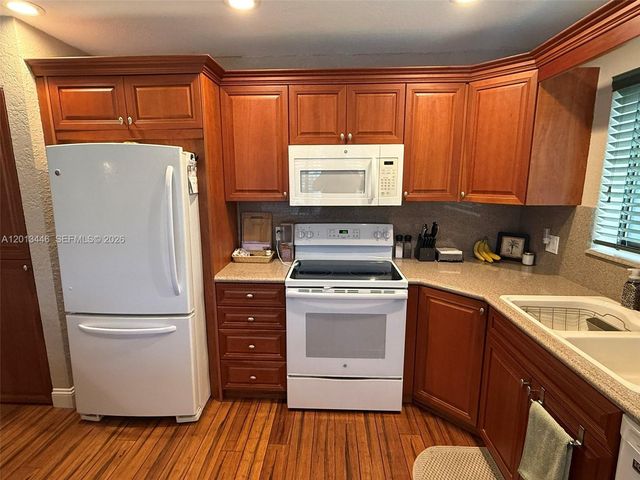 21 Lexington Ln W H, Palm Beach Gardens, FL 33418