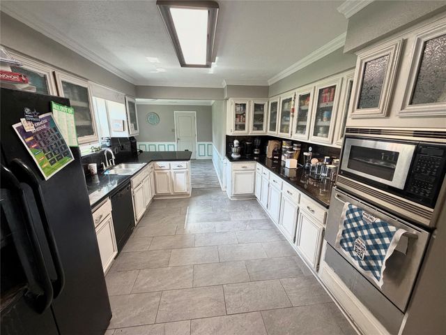 6105 Sugar Hill Drive, Angleton, TX 77515