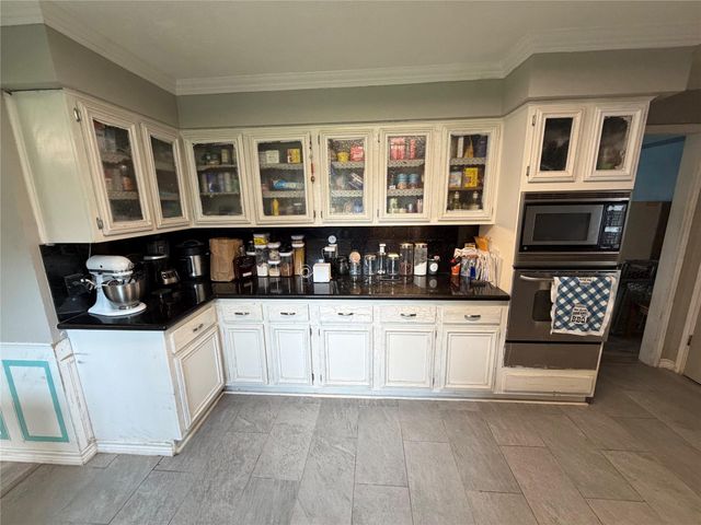 6105 Sugar Hill Drive, Angleton, TX 77515