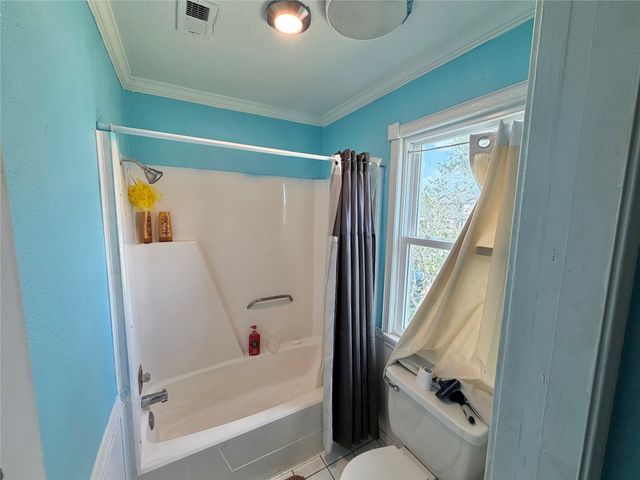 6105 Sugar Hill Drive, Angleton, TX 77515