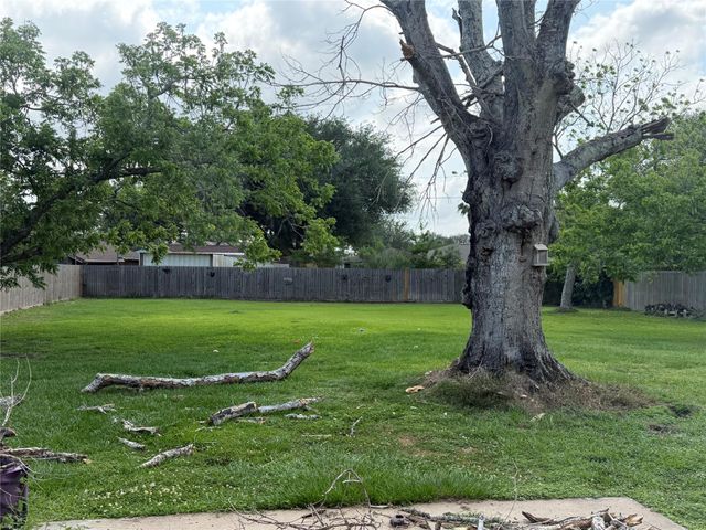 6105 Sugar Hill Drive, Angleton, TX 77515