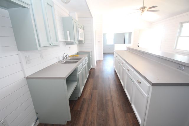 130 Olive Dr, Grand Isle, LA 70358