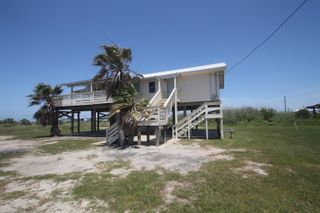 130 Olive Dr, Grand Isle, LA 70358