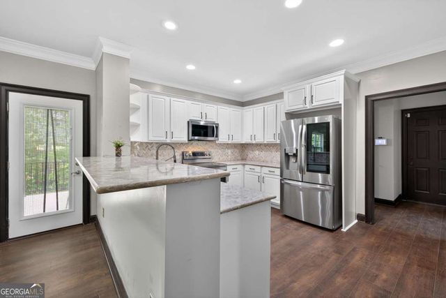 6085 Lake Windsor Parkway, Buford, GA 30518