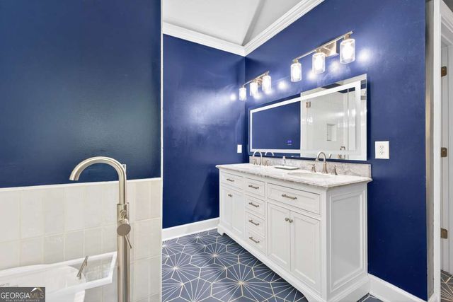 6085 Lake Windsor Parkway, Buford, GA 30518