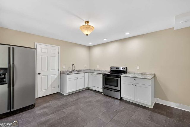 6085 Lake Windsor Parkway, Buford, GA 30518