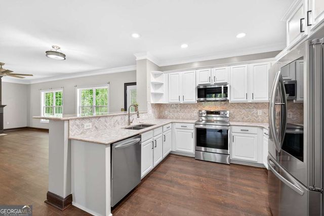 6085 Lake Windsor Parkway, Buford, GA 30518