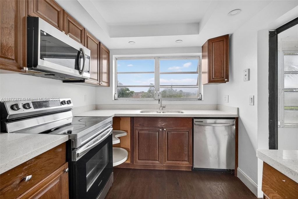 2551 NW 41st Ave 310, Lauderhill, FL 33313