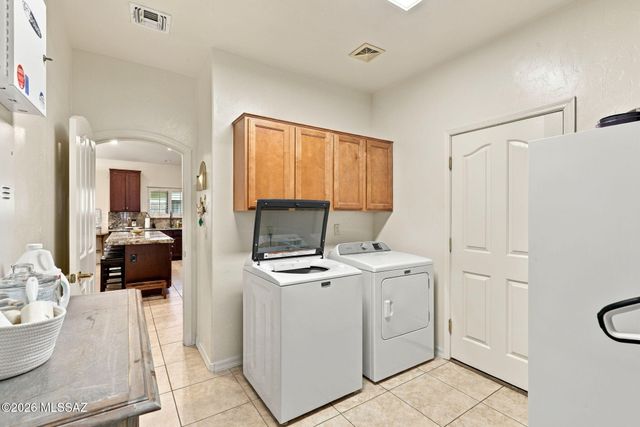 4894 N Louis River Way, Tucson, AZ 85718