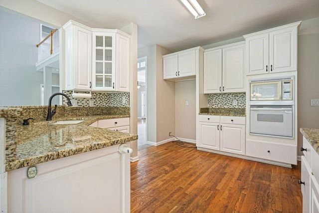 8033 Ridge Valley, Woodstock, GA 30189